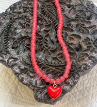 Load image into Gallery viewer, NEW !Crystal BEAD NECKLACE with Resin Heart in Red / Pink / Lilac !!
