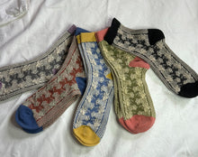 Load image into Gallery viewer, Floral crew SOCKS
