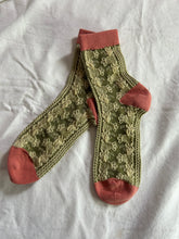 Load image into Gallery viewer, Floral crew SOCKS
