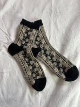 Load image into Gallery viewer, Floral crew SOCKS
